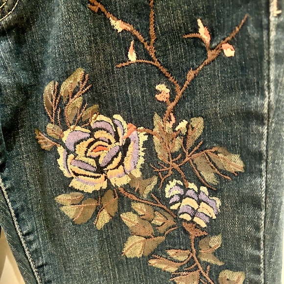 Calvin Klein Low-Rise Flare Jeans - Picture 5 of 7